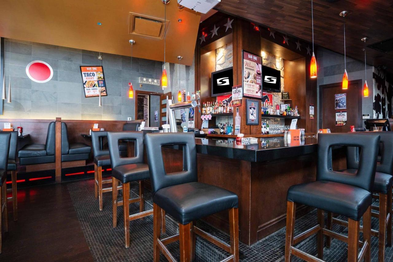 Sandman Hotel & Suites Calgary West Dış mekan fotoğraf