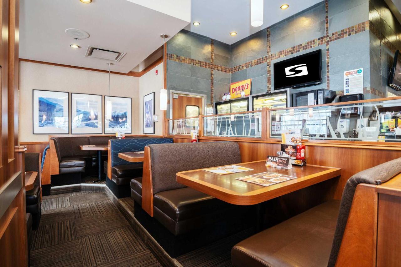 Sandman Hotel & Suites Calgary West Dış mekan fotoğraf
