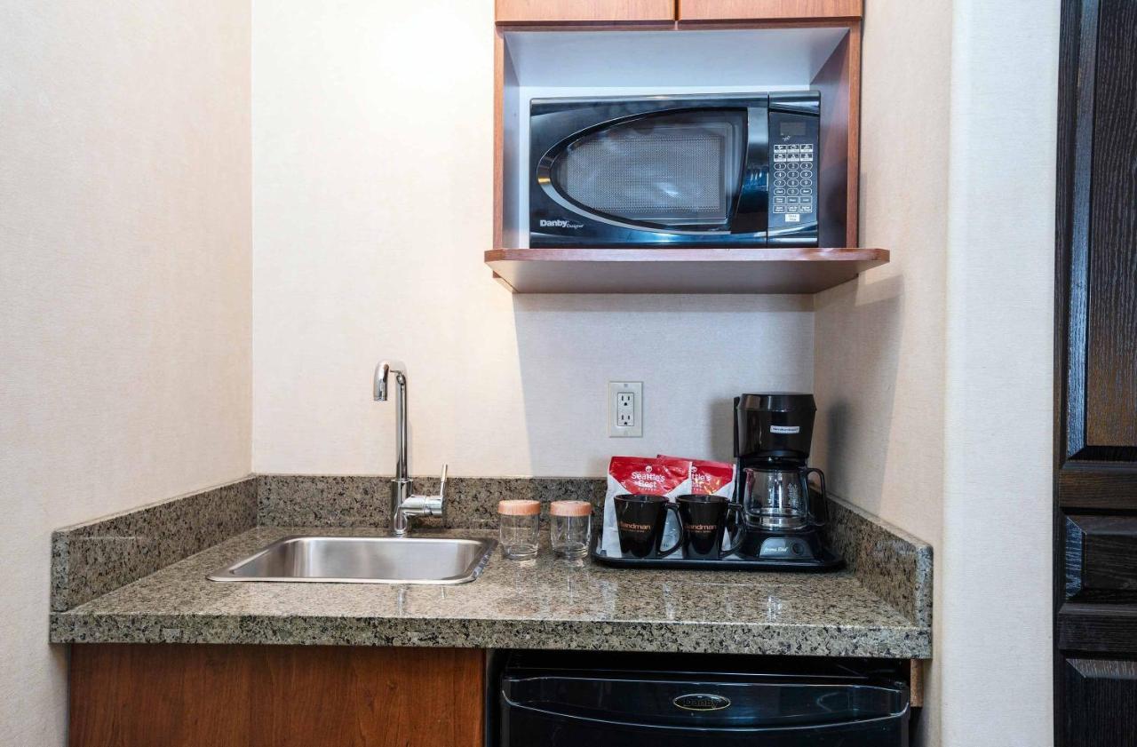 Sandman Hotel & Suites Calgary West Dış mekan fotoğraf