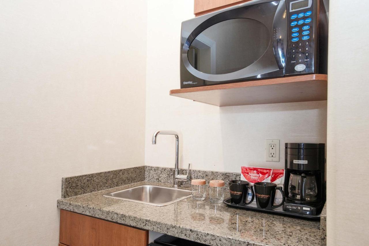 Sandman Hotel & Suites Calgary West Dış mekan fotoğraf