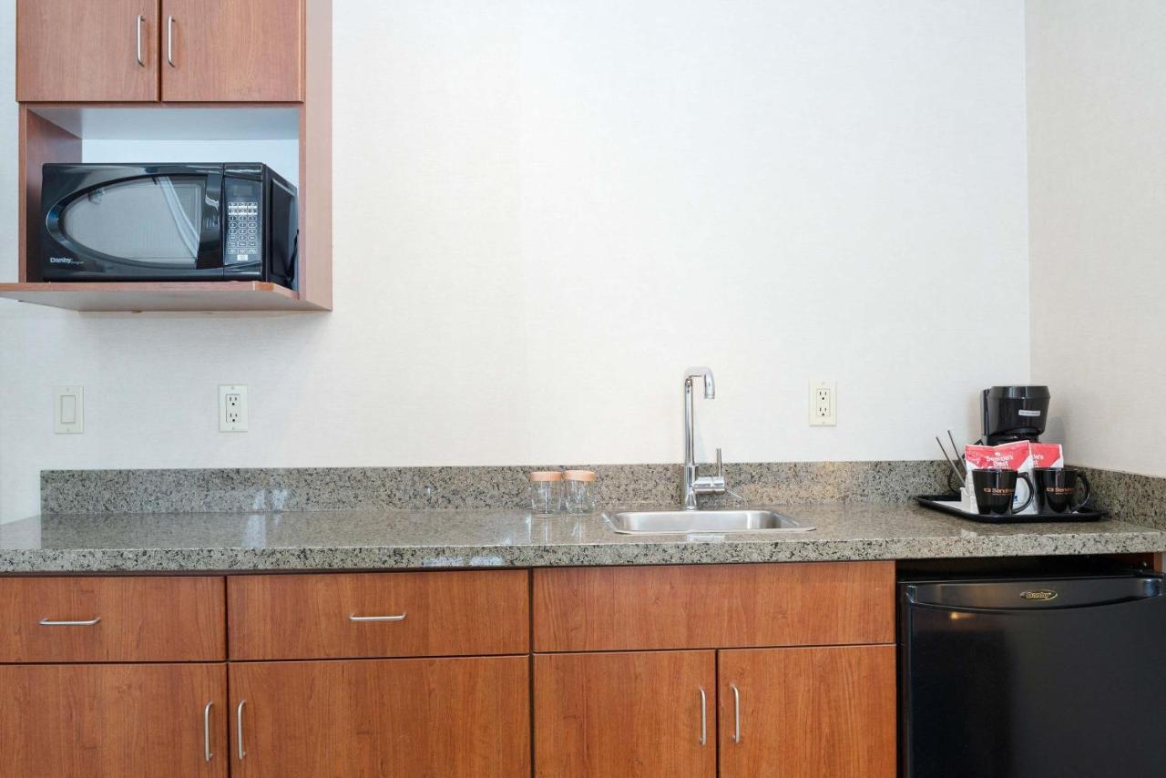 Sandman Hotel & Suites Calgary West Dış mekan fotoğraf