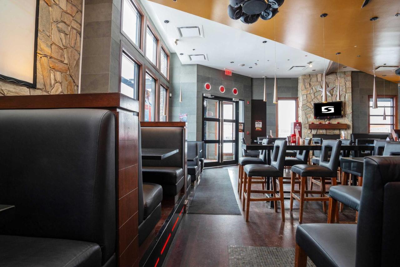 Sandman Hotel & Suites Calgary West Dış mekan fotoğraf