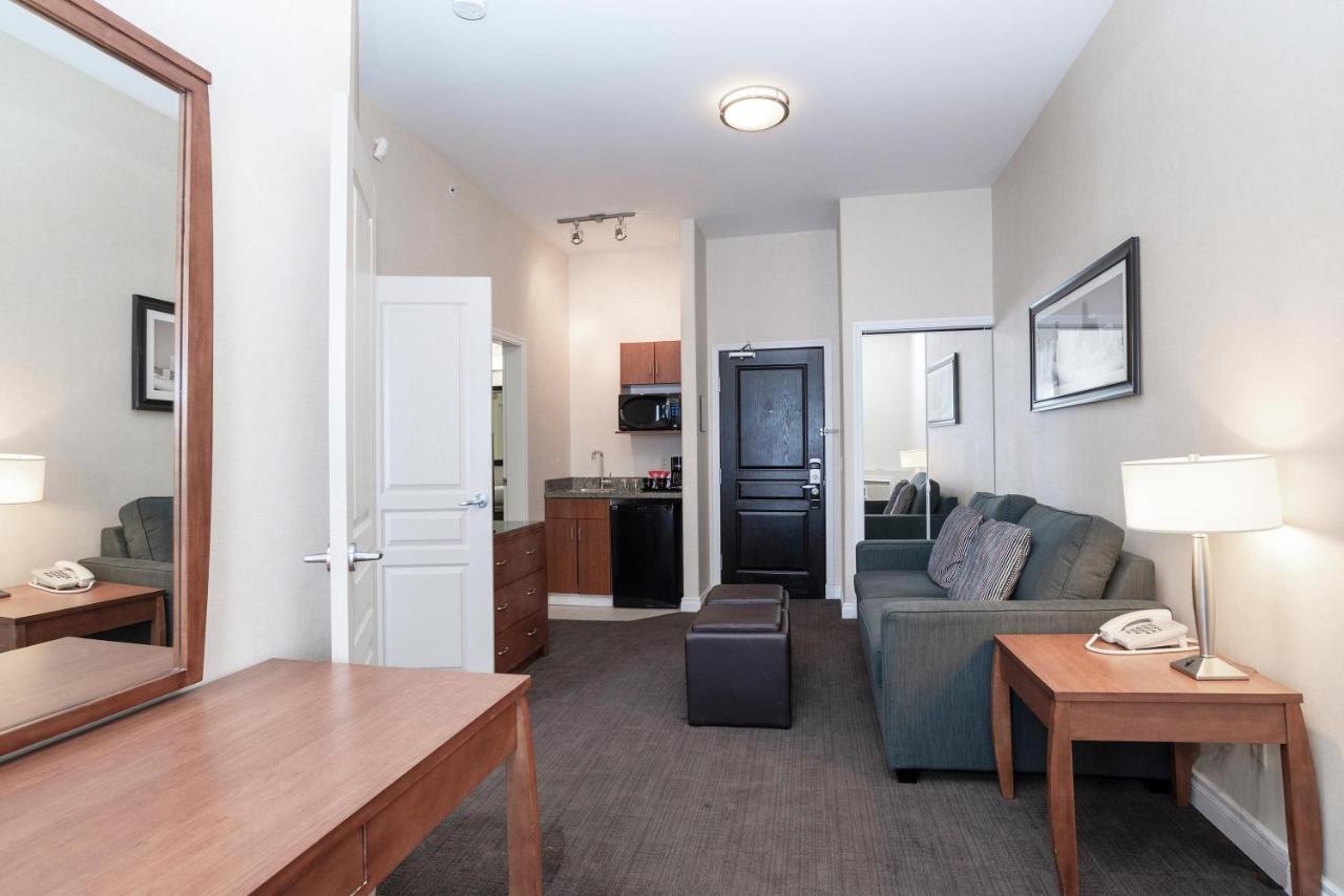 Sandman Hotel & Suites Calgary West Dış mekan fotoğraf