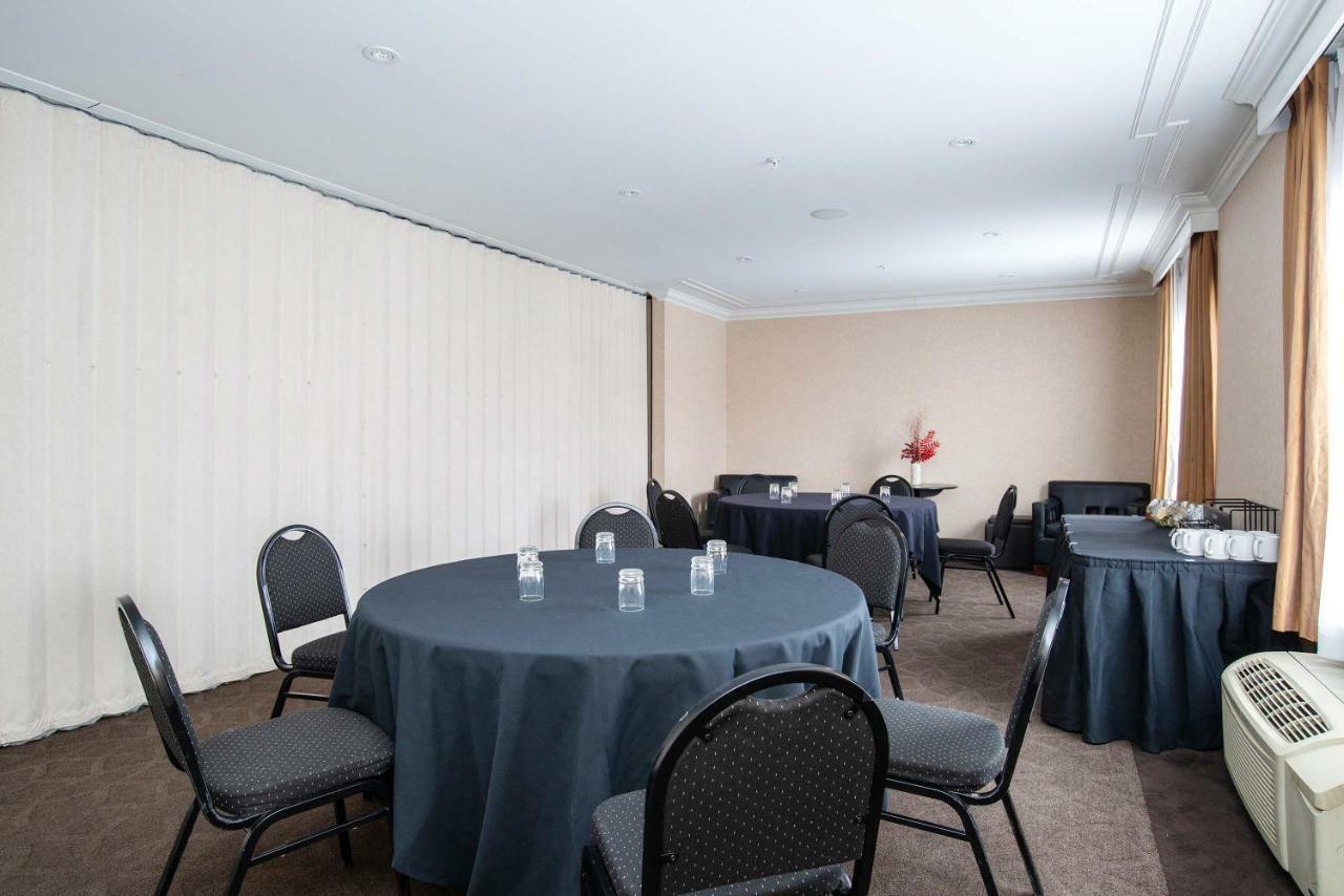 Sandman Hotel & Suites Calgary West Dış mekan fotoğraf